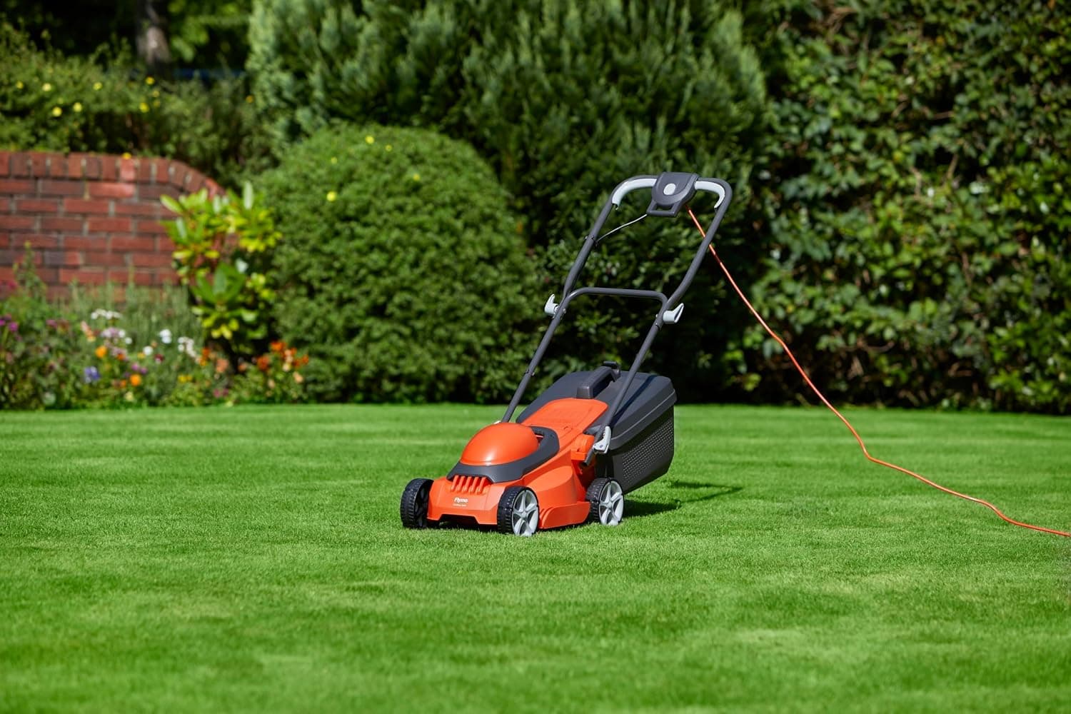 Flymo EasiStore 300R 1000W Electric Rotary Lawn Mower with Rear Roller & Vertical Storage thumbnail 3