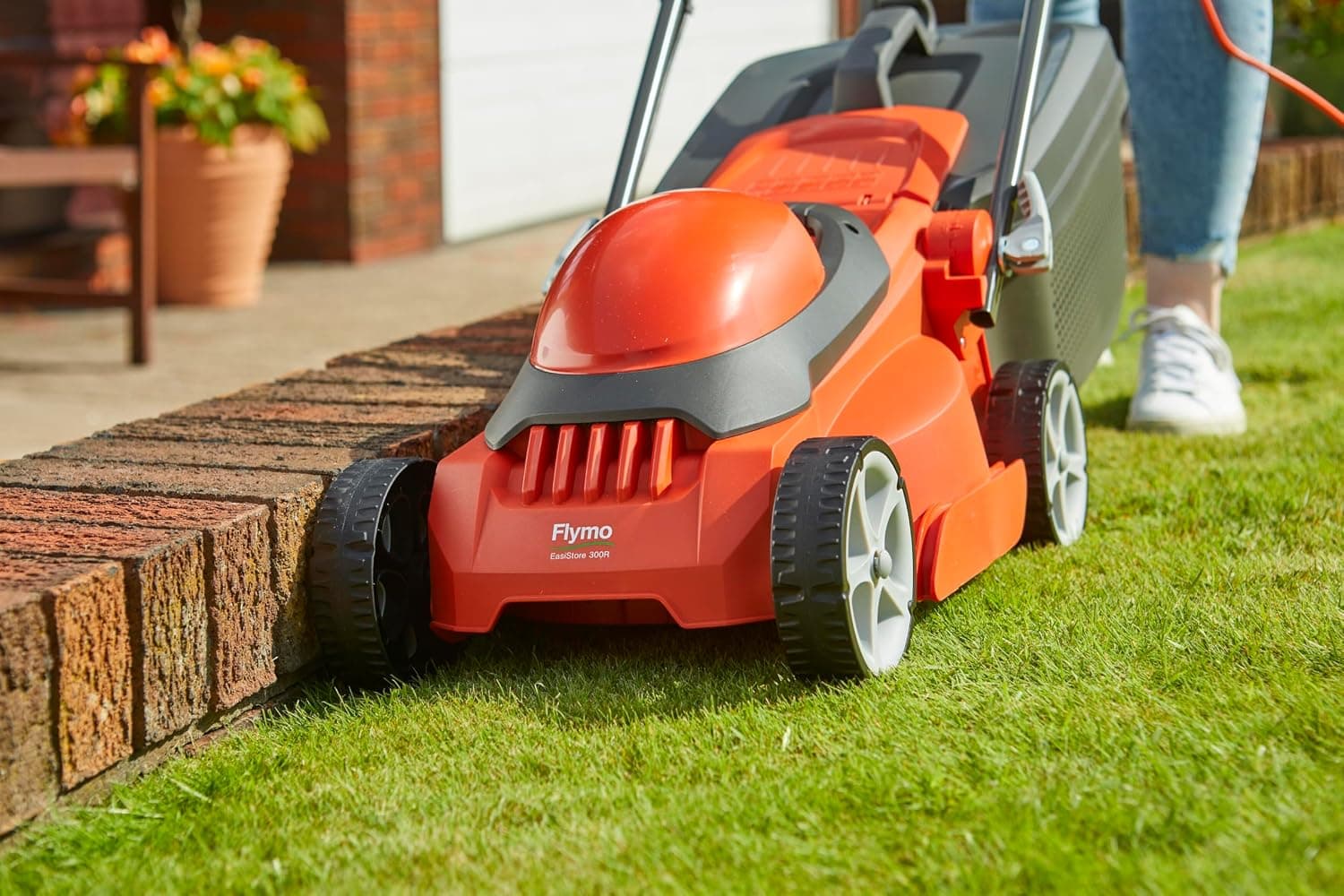 Flymo EasiStore 300R 1000W Electric Rotary Lawn Mower with Rear Roller & Vertical Storage thumbnail 4